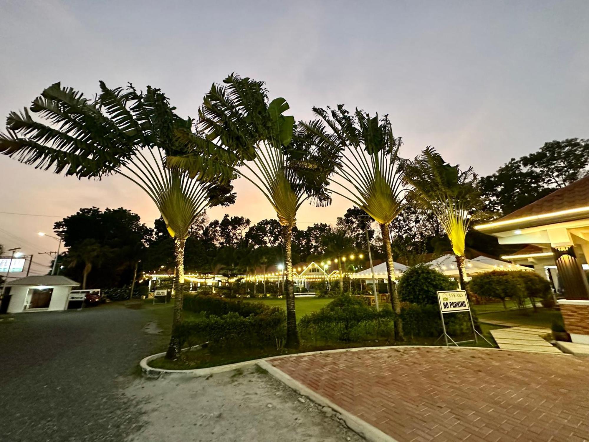 3 Peaks Resort & Boutique Hotel Lipa City Exterior photo